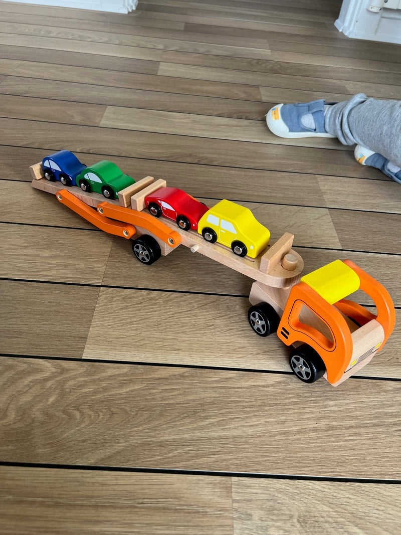 Autotransporter i træ med 4 biler