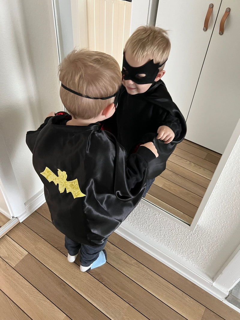 Udklædning - Vendbar kappe - Spiderman/Batman - Fra 3-4 år.