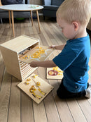 Puslespilsreol med 12 knop-puslespil