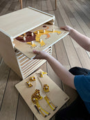 Puslespilsreol med 12 knop-puslespil