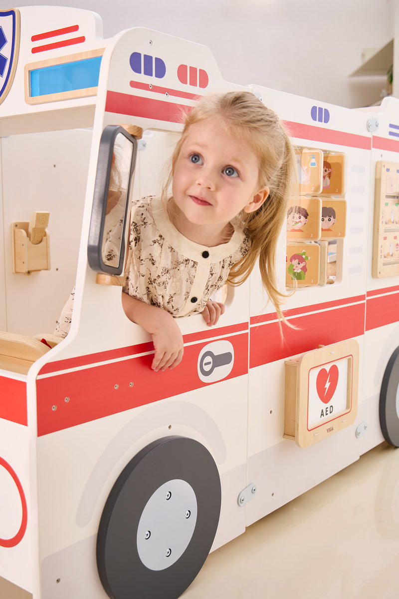 Legehus - Ambulance i træ - VIGA