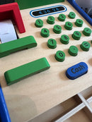 Kasseapparat i træ m. scanner & mønter - VIGA