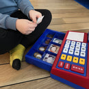 Kasseapparat med regnemaskine i plast.