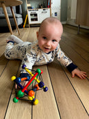 Skwish Babyrangle med trækugler og elastik