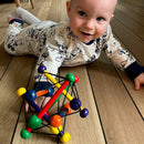 Skwish Babyrangle med trækugler og elastik