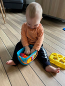 Puttekasse i plast med hank fra Fisher-Price.
