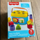 Puttekasse i plast med hank fra Fisher-Price.