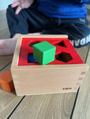 Puttekasse i træ med 8 klodser fra VIGA