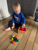 Puttekasse i træ med 8 klodser fra VIGA