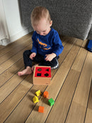 Puttekasse i træ med 8 klodser fra VIGA