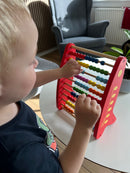 Kugleramme i træ fra VIGA med 100 kugler.