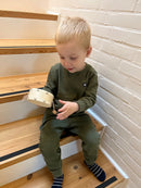 Håndtromme i træ med naturskind.