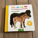 Bog - Lyt, rør og føl: På marken - Fra 1 år