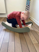 Balancebræt - Dusty green - FLEXA - Fra 6 mdr.