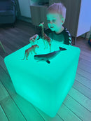 Kube med LED lys - 16 farver - 40 x 40 cm - inkl fjernbetjening.
