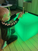 Kube med LED lys - 16 farver - 40 x 40 cm - inkl fjernbetjening.