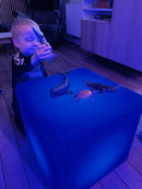 Kube med LED lys - 16 farver - 40 x 40 cm - inkl fjernbetjening.