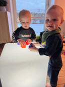 Kube med LED lys - 16 farver - 40 x 40 cm - inkl fjernbetjening.