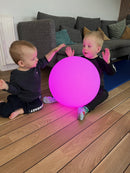 Kugle med LED lys - 16 farver - Ø:40 cm - inkl fjernbetjening.