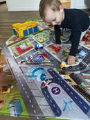 Stort Legetæppe - By/Trafik Motiv + 2 Plastbiler - 180x130 cm.