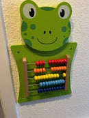 Aktivitetstavle i træ - Frø - Fra 18 mdr.