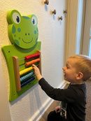 Aktivitetstavle i træ - Frø - Fra 18 mdr.