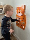 Aktivitetstavle i træ - Kat - Fra 18 mdr.