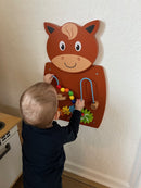 Aktivitetstavle i træ - Hest - Fra 18 mdr.