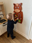 Aktivitetstavle i træ - Hest - Fra 18 mdr.