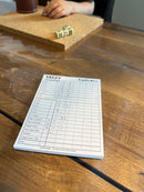 Yatzysæt med bæger, terninger og blok A6 - Legebyen.dk - Fra 5 år