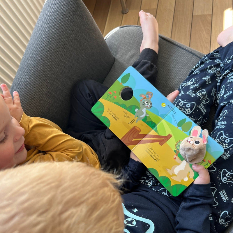 Lille Kanin elsker at hoppe - Fingerdukkebog