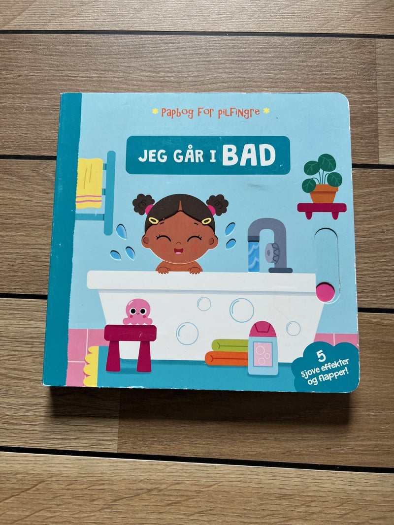Papbog for pilfingre - Jeg går i bad - Børnebog