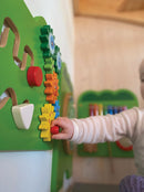 Aktivitetstavle i træ - Krokodille - Fra 18 mdr - VIGA. - Billede 1