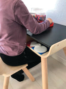 Børnebord & stol i træ fra PlanToys - Sort/Træfarvet - Fra 3 år. - Billede 1
