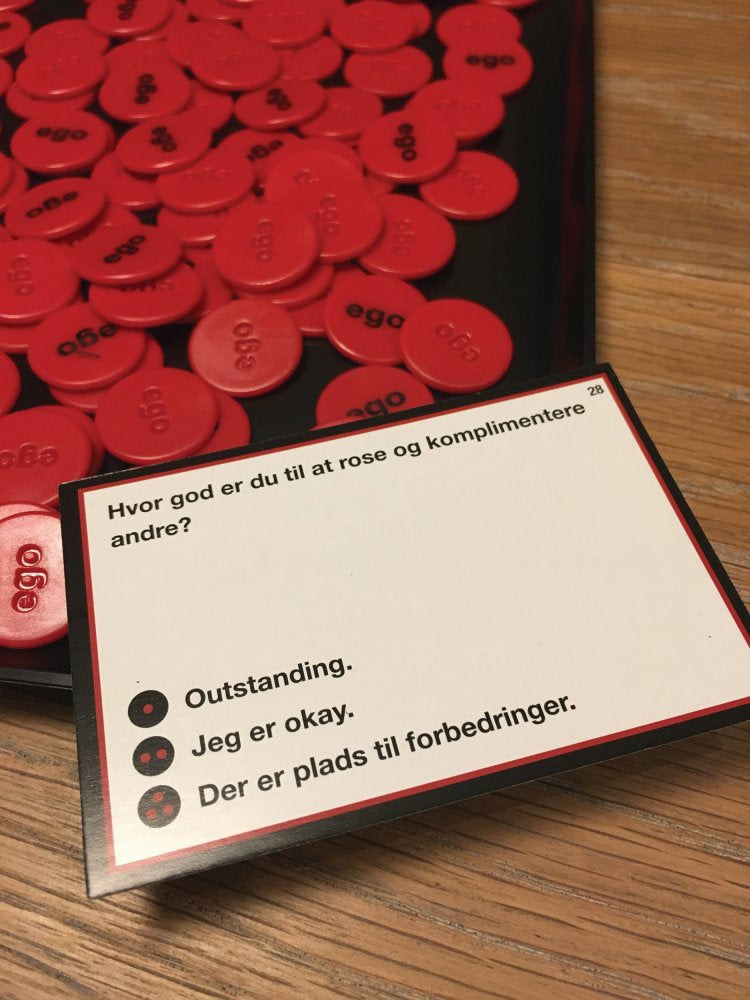 Brætspil: EGO - Hvem er (RØD EGO) fra Game Inventors - Fra 15 år.