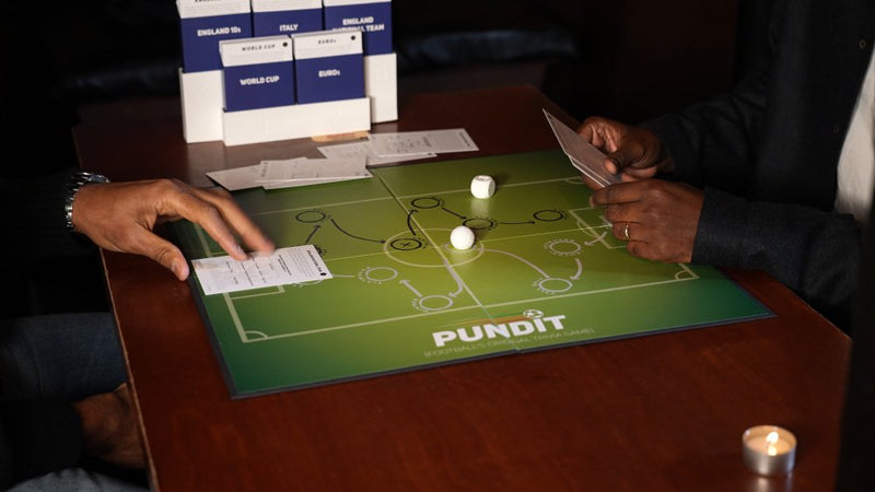 Pundit Soccer-Quiz-Boardgame - Pundit Games - From 14 yrs - Billede 1
