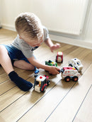 Magni Træbil: Ambulance i træ - 13 cm - Fra 18 mdr. - Billede 1