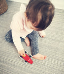 Racerbil fra BRIO i træ - Ass farve - Fra 12 mdr. - Billede 1