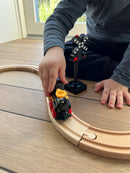 BRIO 33862 - Jernbaneskilt med lys - Fra 3 år.