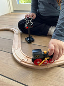 BRIO 33862 - Jernbaneskilt med lys - Fra 3 år.