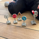 BRIO 33864 - Sæt med trafikskilte - Fra 3 år.