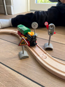 BRIO 33864 - Sæt med trafikskilte - Fra 3 år.