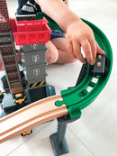 BRIO 33887 Togbane - Løft & Læs med lagerbygning  - Fra 3 år. - Billede 1