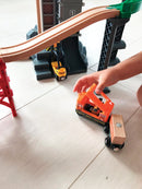 BRIO 33887 Togbane - Løft & Læs med lagerbygning  - Fra 3 år. - Billede 1