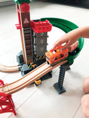 BRIO 33887 Togbane - Løft & Læs med lagerbygning  - Fra 3 år. - Billede 1