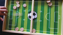 Bæredygtigt Fling Bordfodbold i FSC-træ - Fra 3 år. - Billede 1