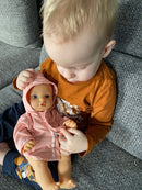 Dukketøj - 32-37 cm - Lyserød regnjakke - Fra 3 år. - Billede 1