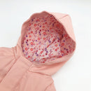 Dukketøj - 32-37 cm - Lyserød regnjakke - Fra 3 år. - Billede 1