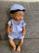 Dukketøj - 38-41 cm - T-shirt, shorts & cap - Fra 3 år. - Billede 1