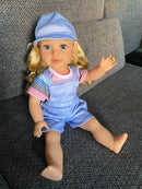 Dukketøj - 42-46 cm - T-shirt, shorts & cap - Fra 3 år. - Billede 1